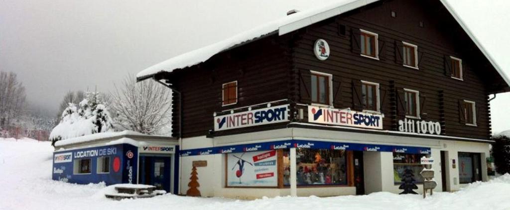 Place Royale pour 10 à 12 personnes à 30 mèt des pistes de Ski et Vtt v zimě
