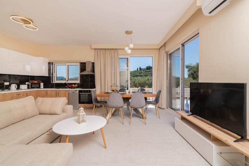 Televízia a/alebo spoločenská miestnosť v ubytovaní Spartakos Luxury Villa 5