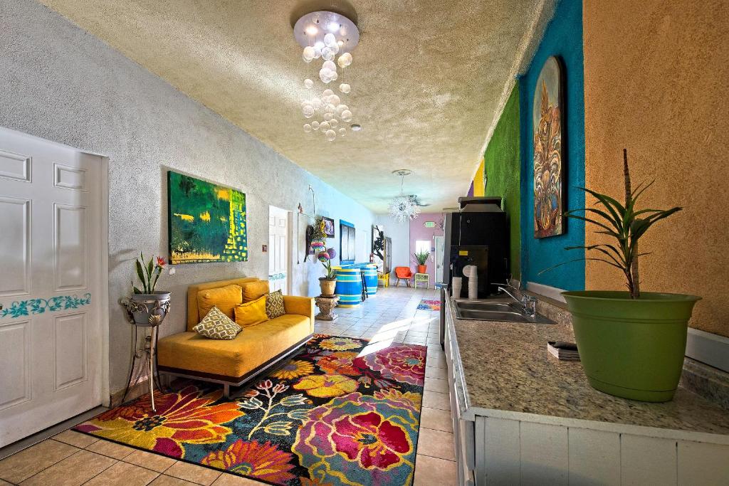 Posezení v ubytování Inn at Palm Springs