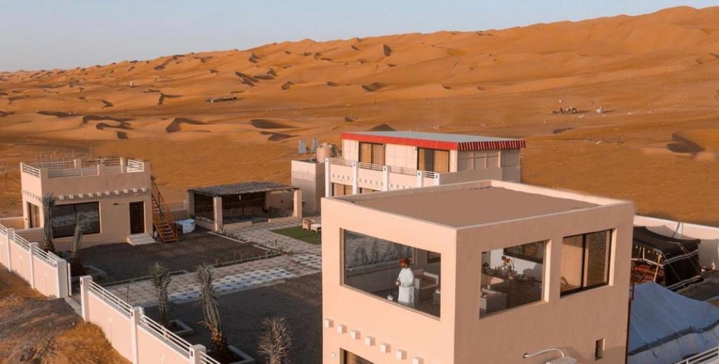 a house in the middle of a desert at alsaif camp in Bidiyah