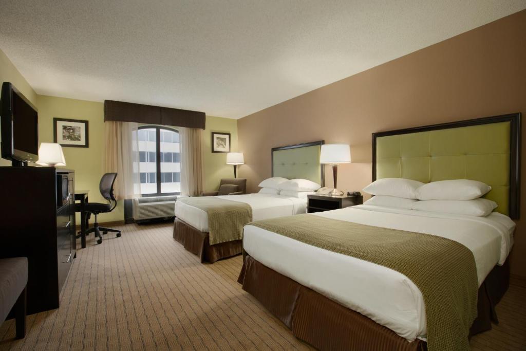 Days Inn by Wyndham Baltimore Inner Harbor - Deluxe Room With Two Double Beds - Non-Smoking