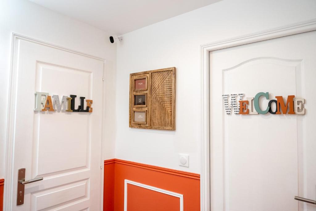 Príslušenstvo na prípravu kávy alebo čaju v ubytovaní Paris Homestay of Happyness