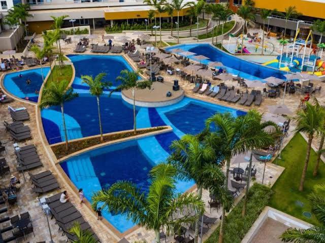 an overhead view of a resort pool with palm trees at Enjoy Solar das Aguas Park Resort in Olímpia