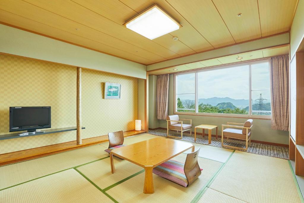 TV a/nebo společenská místnost v ubytování KAMENOI HOTEL Fukui