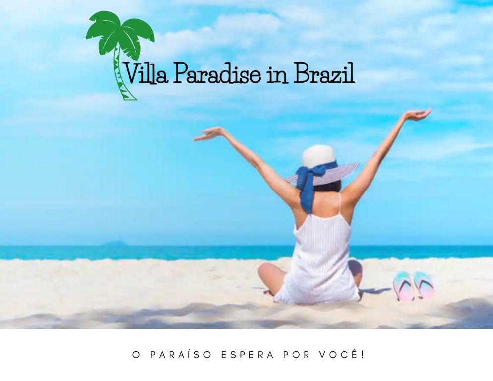 una mujer sentada en la playa con los brazos en el aire en Villa Paradise in Brazil - Praia de Guaratiba Prado-BA, en Prado