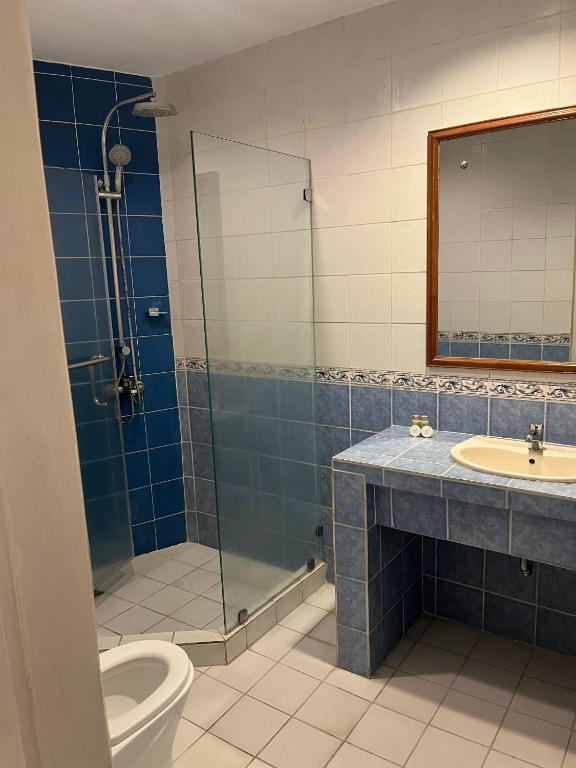 Koupelna v ubytování Coco Grande Hotel