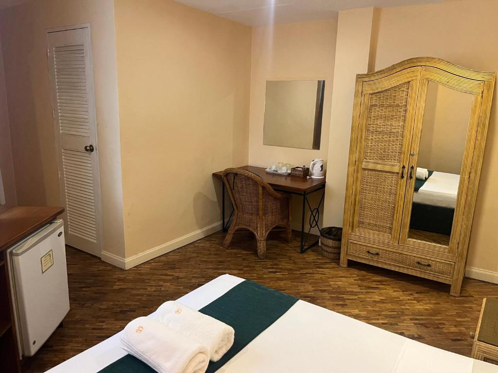 Postel nebo postele na pokoji v ubytování Coco Grande Hotel