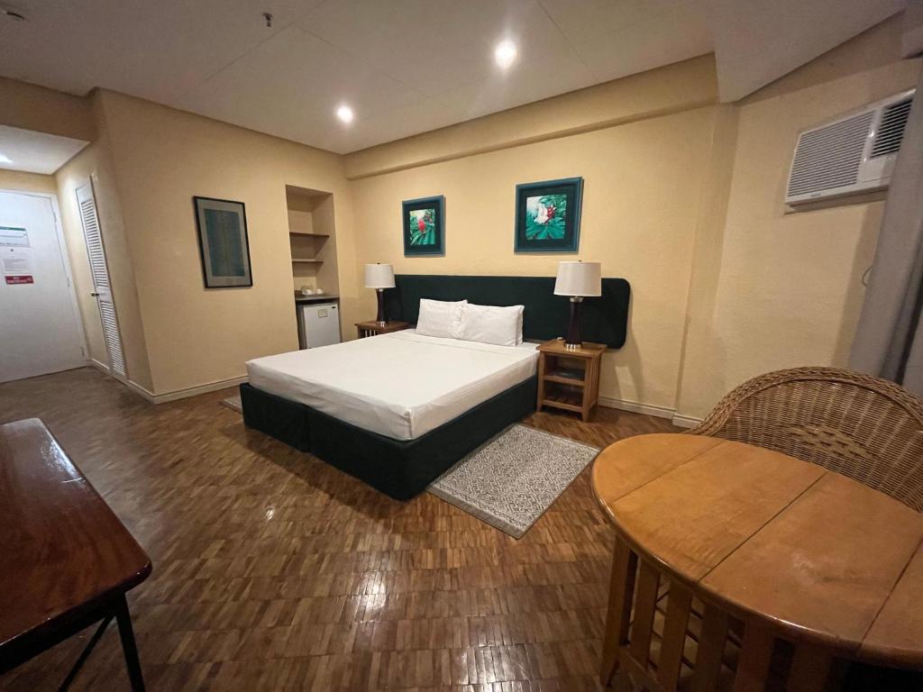 Postel nebo postele na pokoji v ubytování Coco Grande Hotel