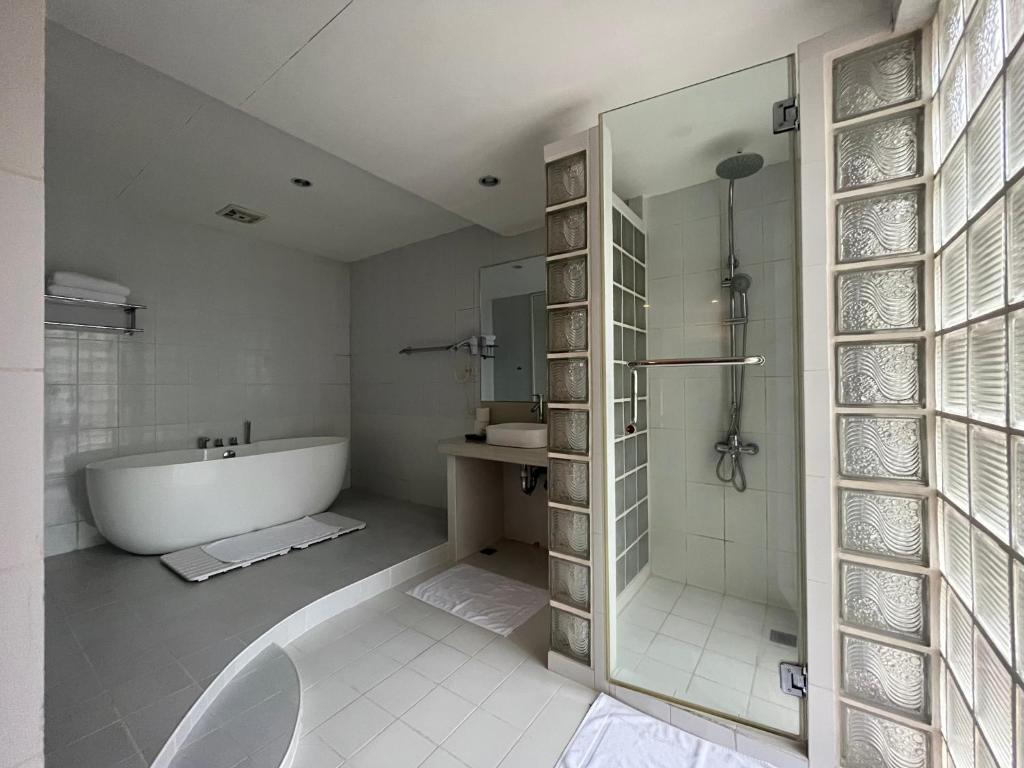 Koupelna v ubytování Coco Grande Hotel