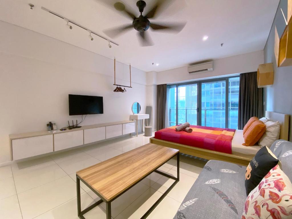 TV a/nebo společenská místnost v ubytování Mercu Summer Suites Bernice KLCC