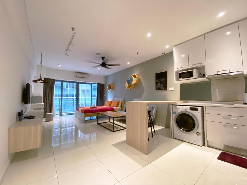 Kuchyň nebo kuchyňský kout v ubytování Mercu Summer Suites Bernice KLCC