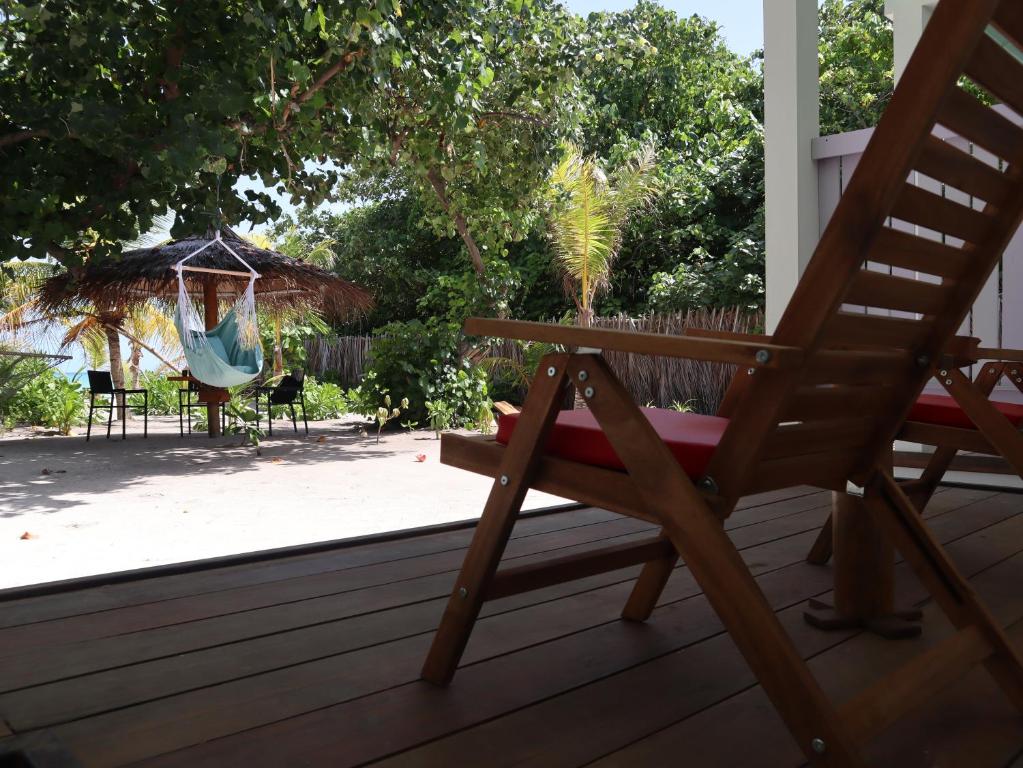 Zahrada ubytování Clouds Beach Retreat Laamu Gan