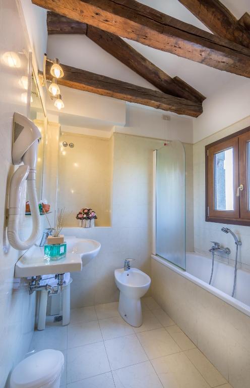 Koupelna v ubytování Palazzo Marcello Hotel Al Sole