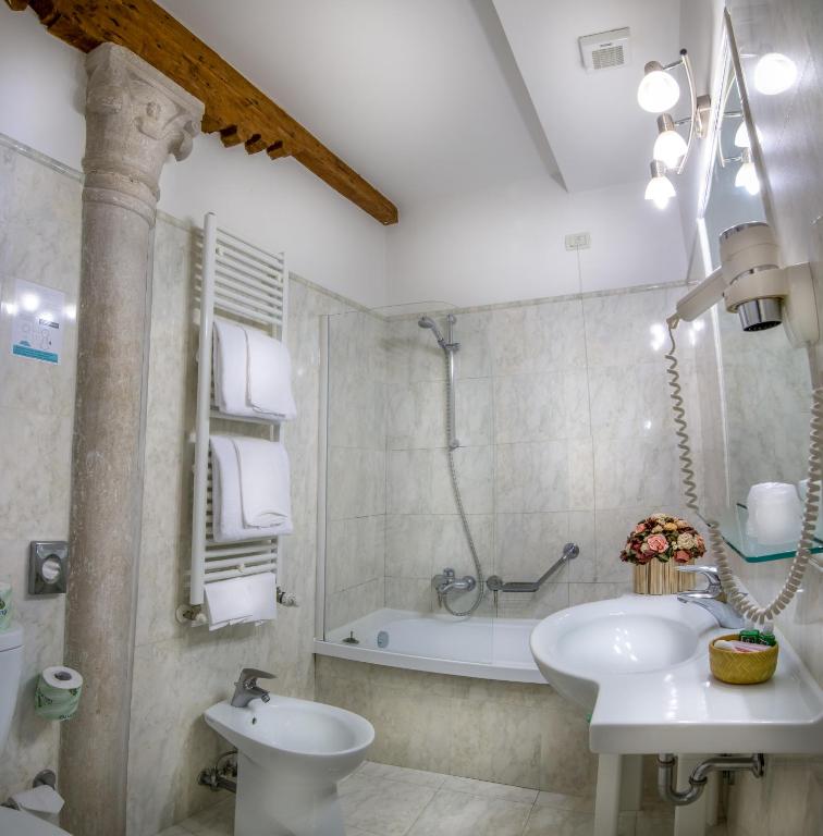Koupelna v ubytování Palazzo Marcello Hotel Al Sole