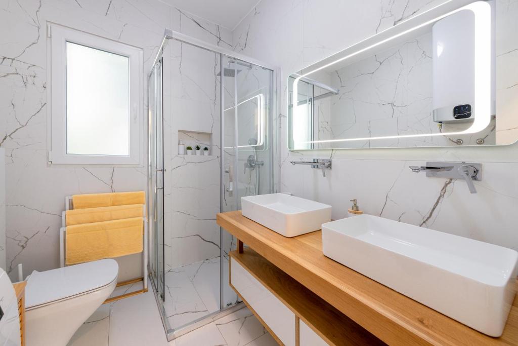 Koupelna v ubytování New Deluxe jacuzzi apartment Ana