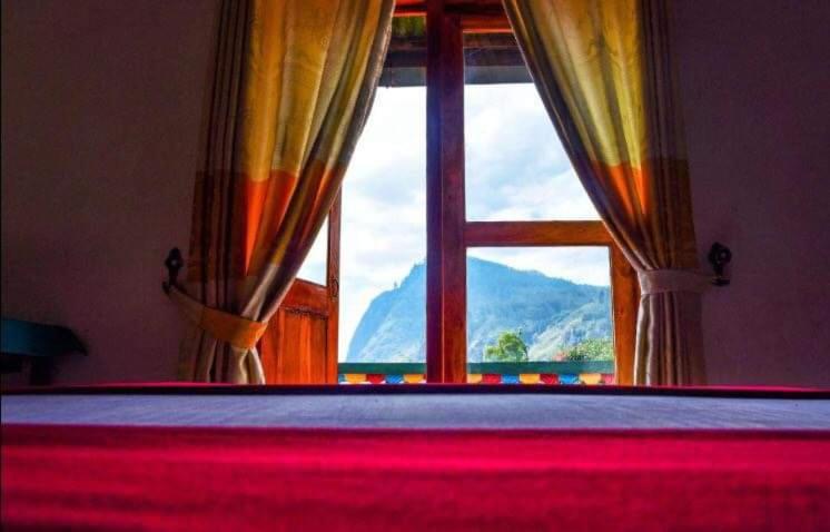 Nespecifikovaný výhled na hory nebo výhled na hory při pohledu z hostelu