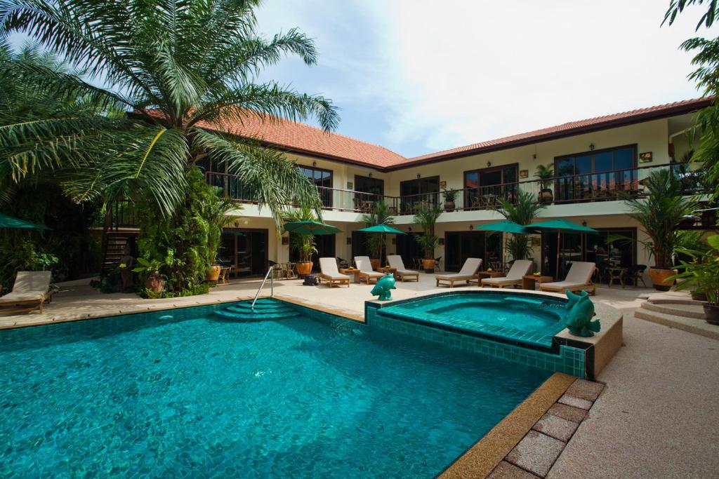 Bazén v ubytování Baan Souy Resort nebo v jeho okolí