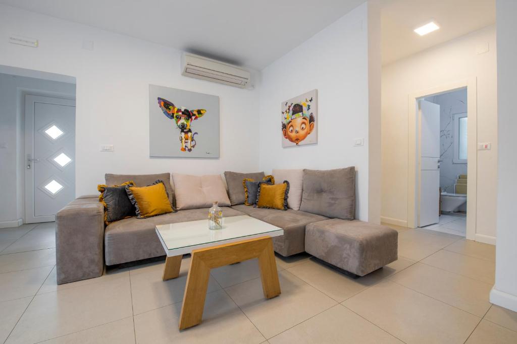 Posezení v ubytování New Deluxe jacuzzi apartment Ana