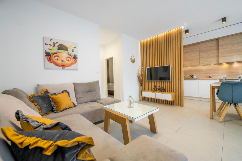TV a/nebo společenská místnost v ubytování New Deluxe jacuzzi apartment Ana