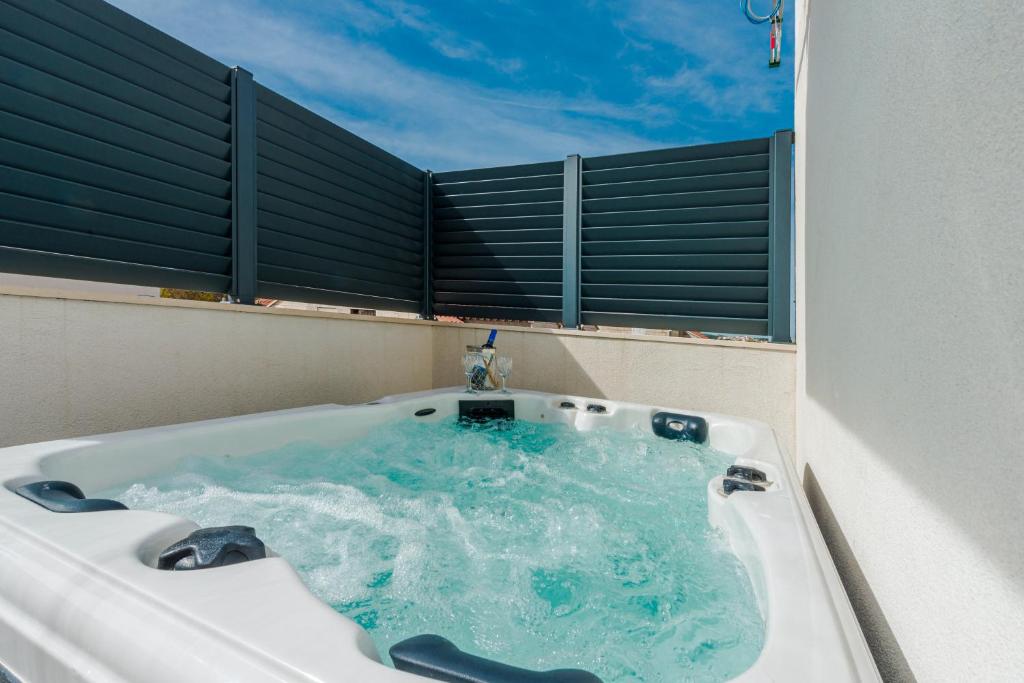 Fotografie z fotogalerie ubytování New Deluxe jacuzzi apartment Ana v Dubrovníku