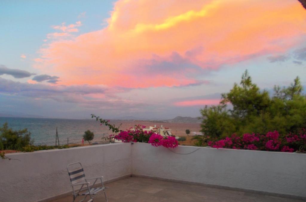 a view of the ocean from a balcony at sunset at Hotel Flisvos in Megalochori