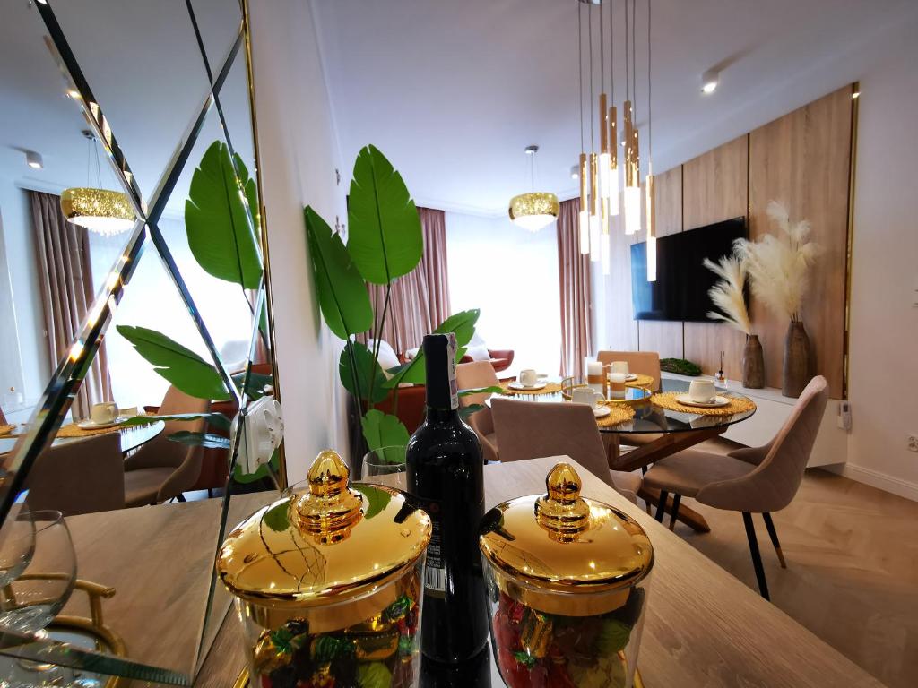 Televízia a/alebo spoločenská miestnosť v ubytovaní Gold Apartment B29 Let's Sea Baltic Park Gąski