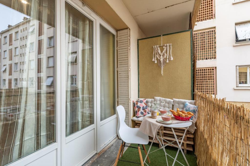 Balkón alebo terasa v ubytovaní AMJA Proche clinique Saint-Roch apt 3 chambres 3 salles de bain parking gratuit idéal famille groupe coworking 10 min centre ville 10 min plage 5 min sortie autoroute