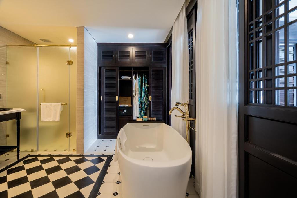 Suite Hạng Hoàng Gia