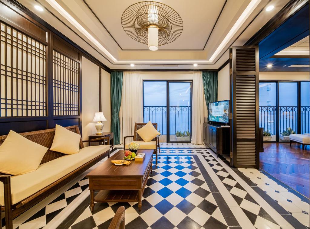 Suite Hạng Hoàng Gia