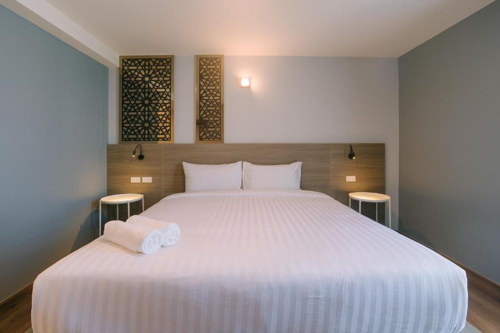 Postel nebo postele na pokoji v ubytování วัน บัดเจท เชียงราย ซอยสวรรค์ One Budget Hotel Chiangrai Soi Sawan