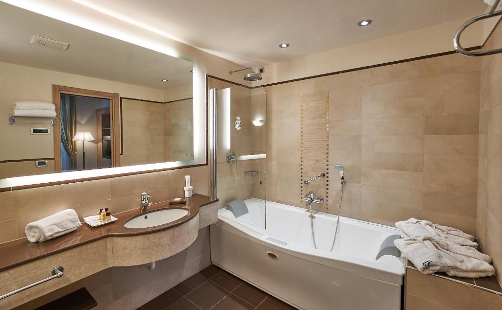 Koupelna v ubytování Hotel Astoria