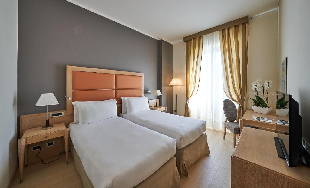 Postel nebo postele na pokoji v ubytování Hotel Astoria