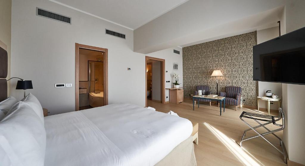 TV a/nebo společenská místnost v ubytování Hotel Astoria