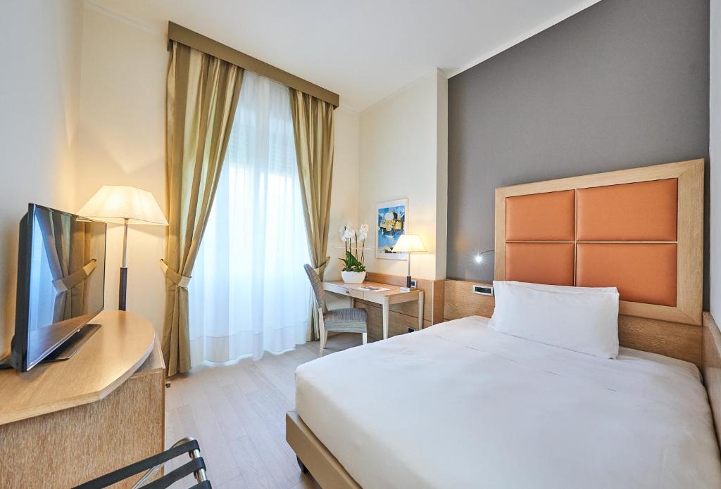 Postel nebo postele na pokoji v ubytování Hotel Astoria