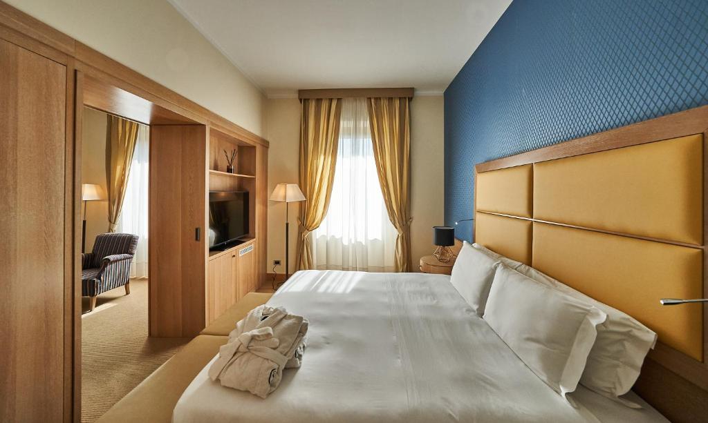 Postel nebo postele na pokoji v ubytování Hotel Astoria