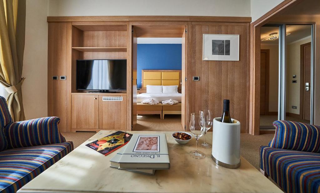 Postel nebo postele na pokoji v ubytování Hotel Astoria