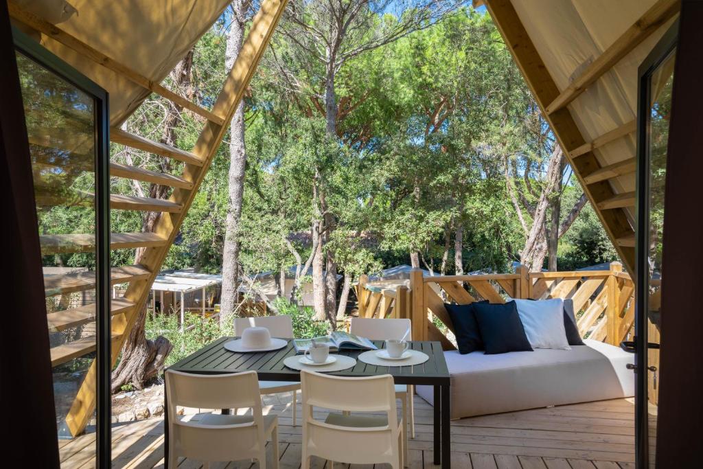 Balkón nebo terasa v ubytování Camping Il Capannino Glamping Village