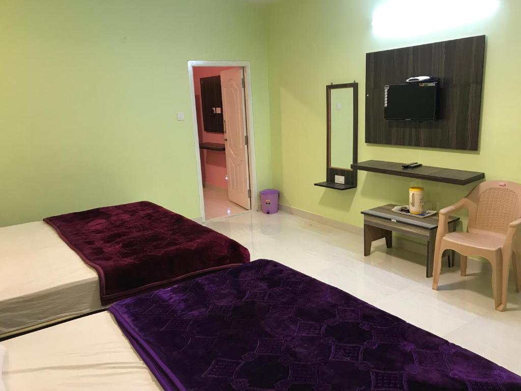 Postel nebo postele na pokoji v ubytování HAPPYSTAY rooms and cottages