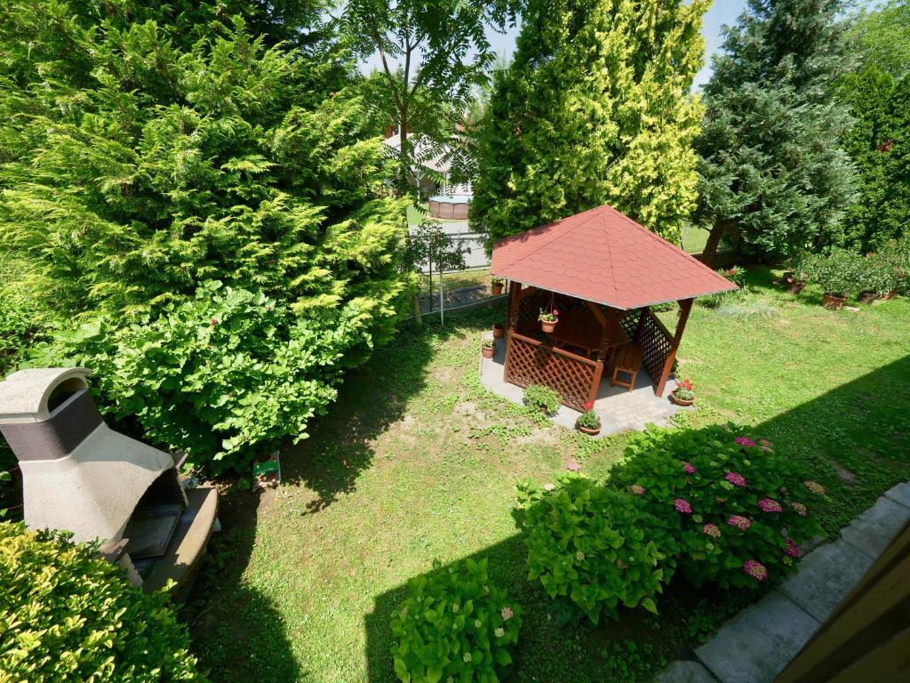 Vonkajšia záhrada v ubytovaní Rubin Apartman Zalakaros