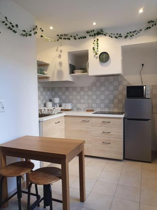 Kuchyňa alebo kuchynka v ubytovaní Appartement terrasse centre Nyons