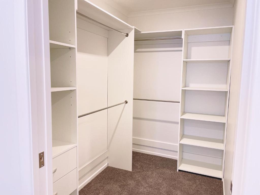 NO PARTY ALLOWED, Entire Brand New 3 bedroom townhouse, free unlimited fibre wifi and free parking - Resim 39