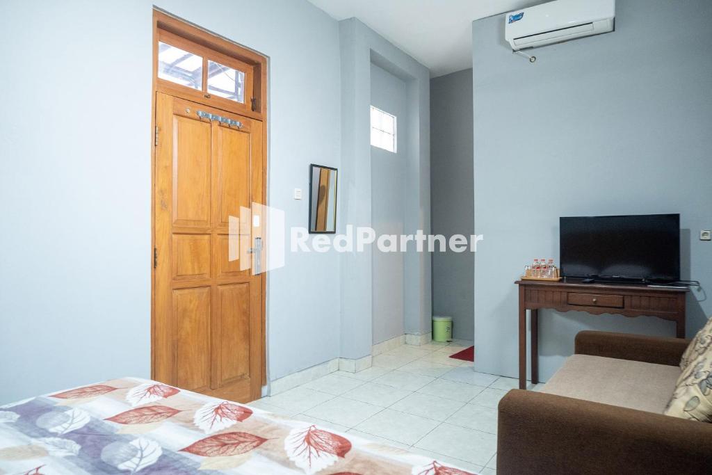 TV a/nebo společenská místnost v ubytování Omah Capung near Malioboro Area Mitra RedDoorz