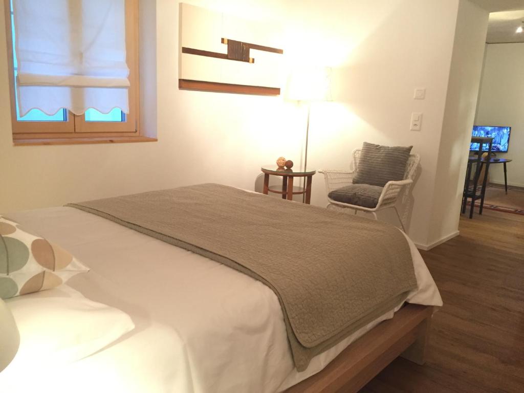 Postel nebo postele na pokoji v ubytování Dorf Hotel "Zuhause in Lachen"