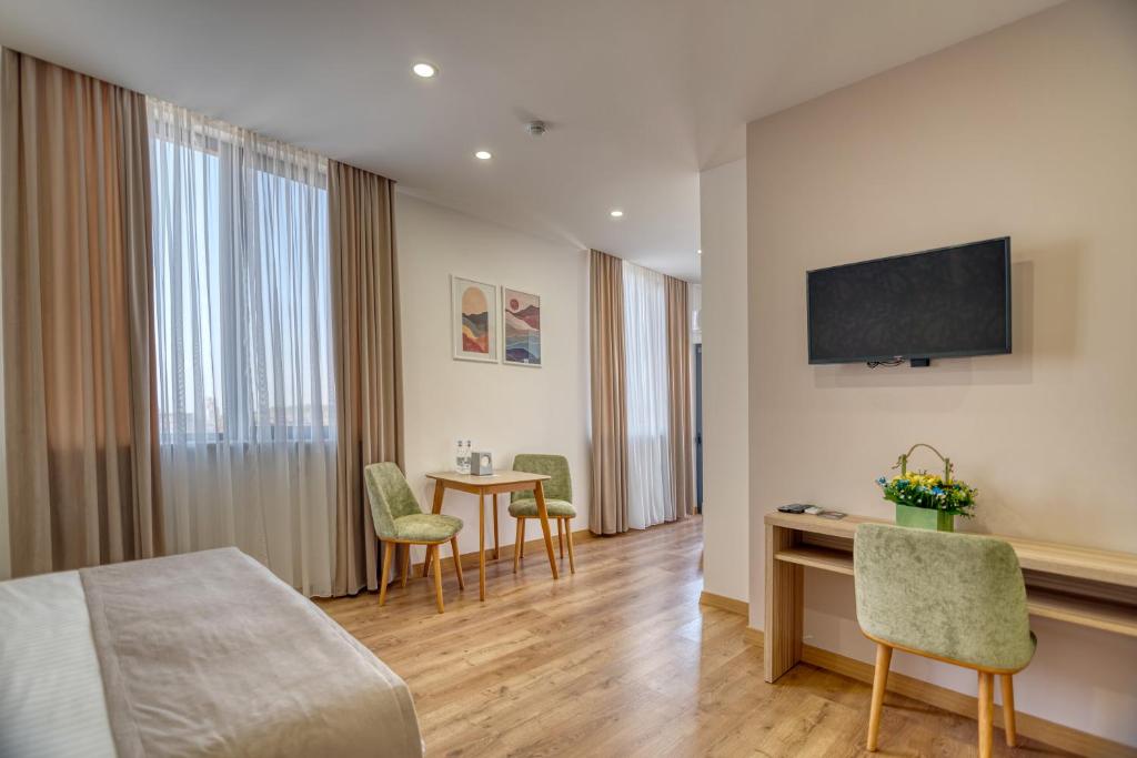 TV a/nebo společenská místnost v ubytování Orbeli Hotel Yerevan