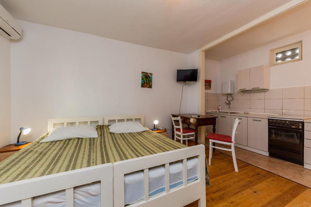 Kuchyň nebo kuchyňský kout v ubytování Apartments Jelen