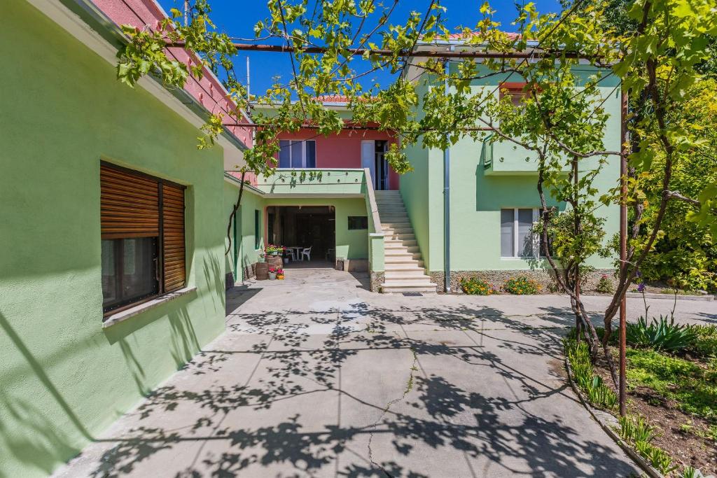 Budova, kde se apartmán nachází