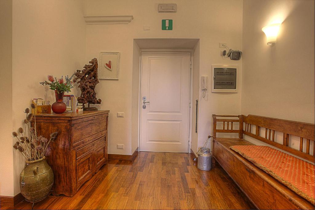 A bed or beds in a room at Feliz in Roma B&B