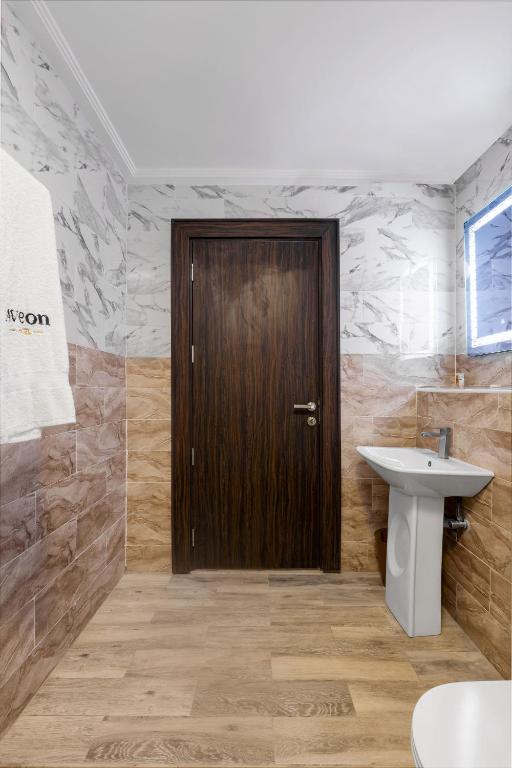 Aveon Hotel - Standard King Room