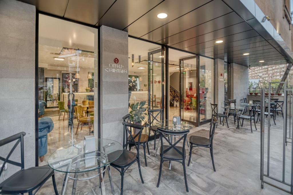 Restaurace v ubytování Orbeli Hotel Yerevan