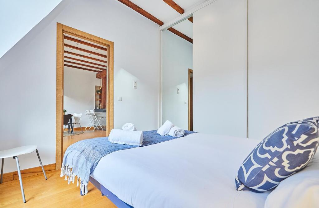Posteľ alebo postele v izbe v ubytovaní San Marcial by Basque Homes